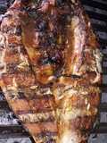 Asado a la parrilla de boga simple y bien dorada
