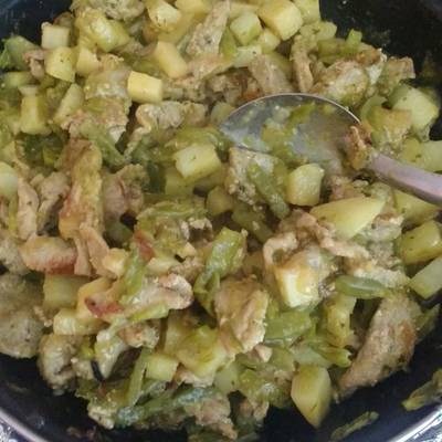 Bistec c/ papa y nopal en salsita verde Receta de Jossi Mena- Cookpad