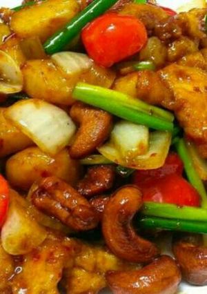 รูปของ อกไก่ทอดผัดเม็ดมะม่วง