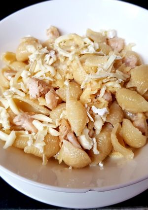 A picture of Chicken & Cheese Pasta Shells.