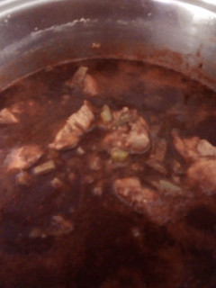 Una foto de Carne de puerco en pasilla con nopales