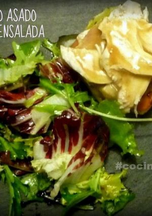 Una foto de Sobras de Pollo asado con patatas y ensalada