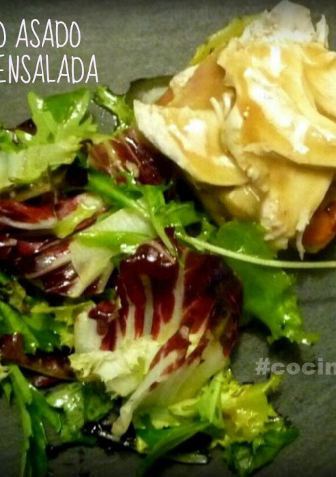 Una foto de Sobras de Pollo asado con patatas y ensalada