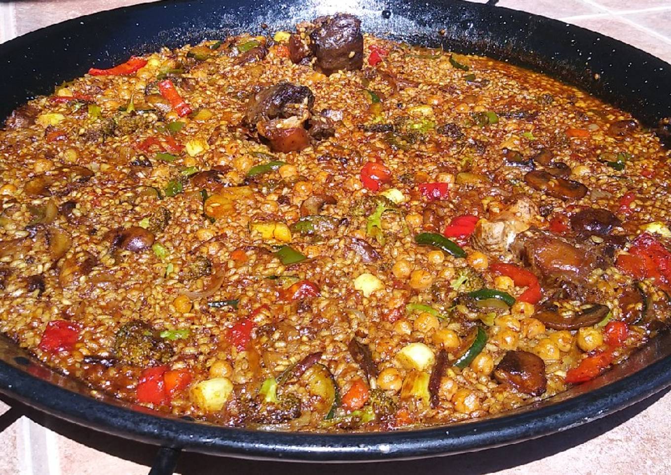 Paella de rabo de toro y verduras