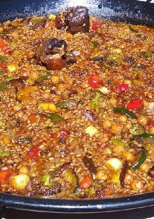 Una foto de Paella de rabo de toro y verduras