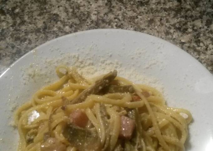 Spaghetti carbonara con carciofi pancetta toscana