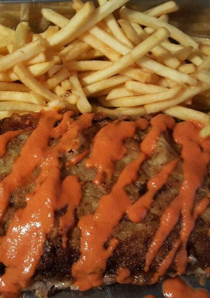 Una foto de Cachopo de jamón con salsa de pimientos