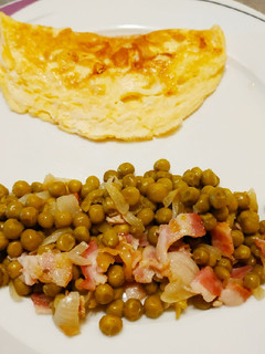 Una foto de Guisantes con bacon y cebolla