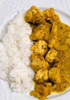 Una foto de Pollo al curry con leche de coco