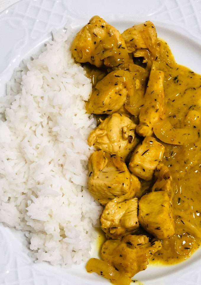 Una foto de Pollo al curry con leche de coco