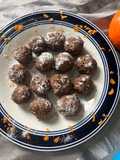 Cocoa peanut butter energy balls