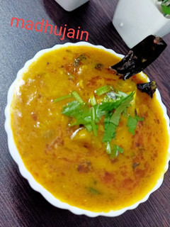 रेस्टोरेंट स्टाइल दाल तड़का (restaurant style dal tadka recipe in Hindi) रेसिपी मुख्य फोटो