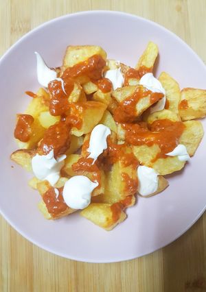 A picture of Patatas Bravas.