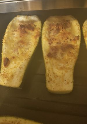 Una foto de Calabazas rellenas de jamón y queso horneadas