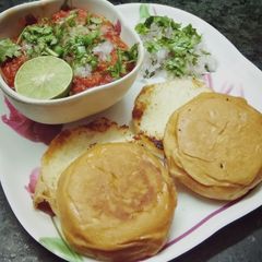 A picture of Pav bhaji.