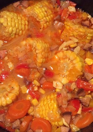 Una foto de Guiso de maíz con vegetales y jamón en olla a presión