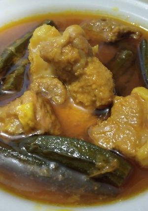 A picture of Beef Ladyfinger curry.