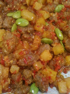 Foto resep Balado kentang bola daging simple
