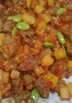 Foto resep Balado kentang bola daging simple