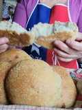 Pan amasado con chicharrones como en el campo chileno