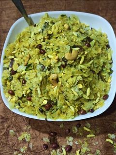 पातळ पोह्यांचा चिवडा.. (patal pohyacha chivda recipe in marathi) रेसिपी चे मुख्य फोटो