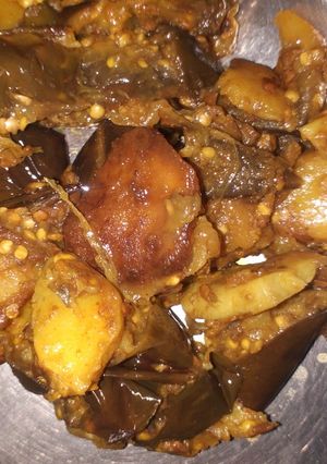 A picture of Fried Aloo Baingan sabji.