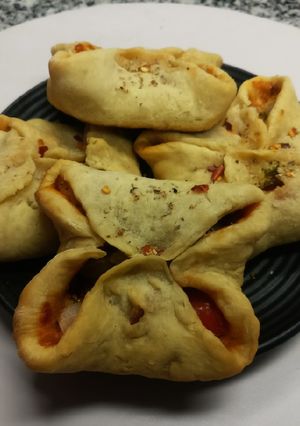 A picture of Pizza potli.