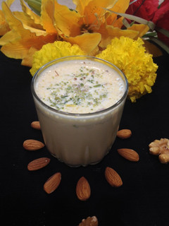 ड्राई फ्रूट दूध (Dry fruit doodh recipe in hindi) रेसिपी मुख्य फोटो