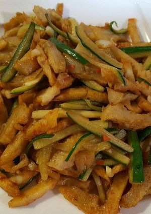 小黃瓜炒甜不辣 的食譜成品照片