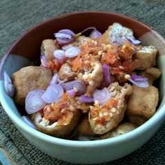 A picture of Tahu Gejrot.