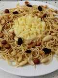 Espaguetis integrales con crema de queso y frutos secos