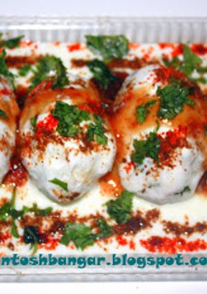 A picture of Bread Dahi Vada. (no grinding no frying).