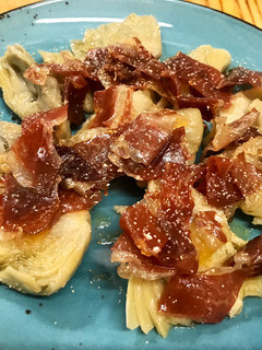Una foto de Corazones de alcachofa con jamón ibérico