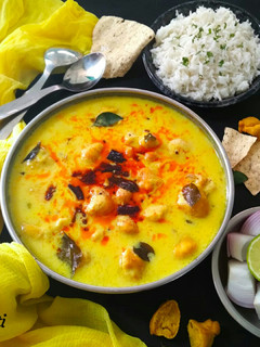 पंजाबी कढ़ी पकौड़ा (punjabi kadhi pakorda recipe in Hidni) रेसिपी मुख्य फोटो