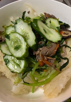 Hình của món Bánh phở chiên giòn trộn.