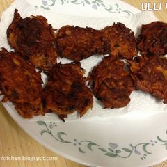 A picture of Ulli Vada- Kerala evening snack.