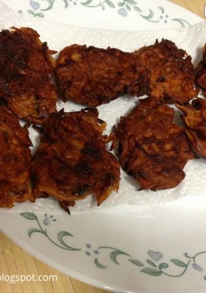 A picture of Ulli Vada- Kerala evening snack.