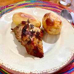 A picture of Asado de carnicero de cerdo al horno.