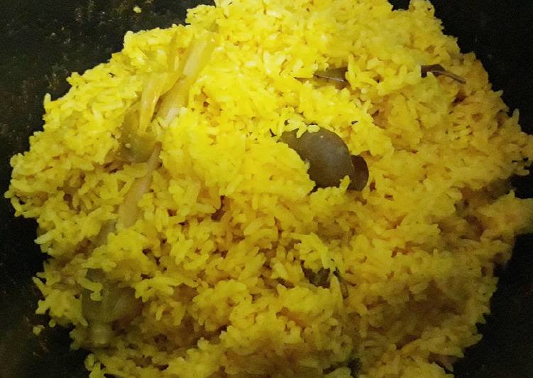 Nasi kuning magicom/ricecooker tanpa santan