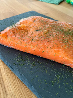 Una foto de Salmon marinado casero