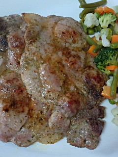 Una foto de Chuletas de cabecero de lomo 🐷 adobada