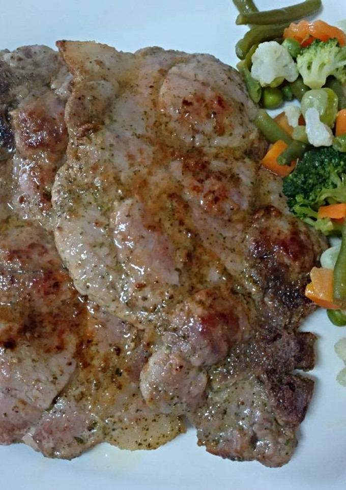 Una foto de Chuletas de cabecero de lomo 🐷 adobada