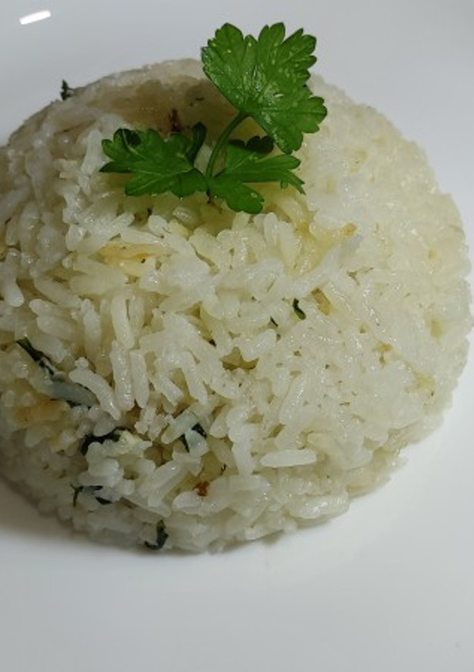 Una foto de Arroz blanco al perejil