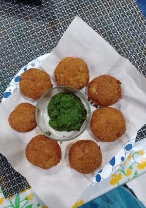 बेसन आलू और प्याज के पकोड़े (Besan aloo aur pyaz ke pakode recipe in hindi) रेसिपी मुख्य फोटो