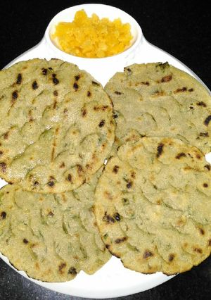 A picture of Jowar Spring Onion,Green Garlic Rotla.