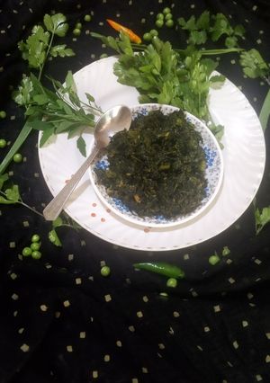 बथुऐ का साग(Bathue ka saag recipe in Hindi) रेसिपी मुख्य फोटो