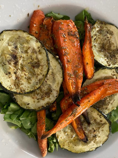 Una foto de Ensalada templada de verduras y acelgas