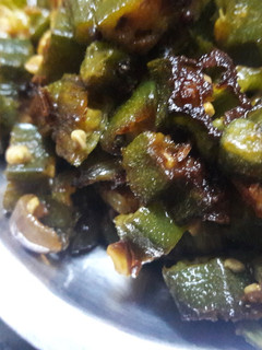 வெண்டைக்காய் பொறியல் (vendaikkai poriyal recipe in tamil) செய்முறை முக்கிய புகைப்படம்