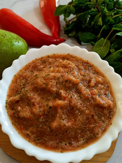कैरी पुदीना चटनी (keri pudina chutney recipe in Hindi) रेसिपी मुख्य फोटो