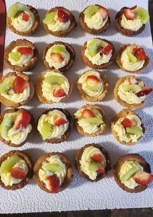 Una foto de Tartas de crema y frutas